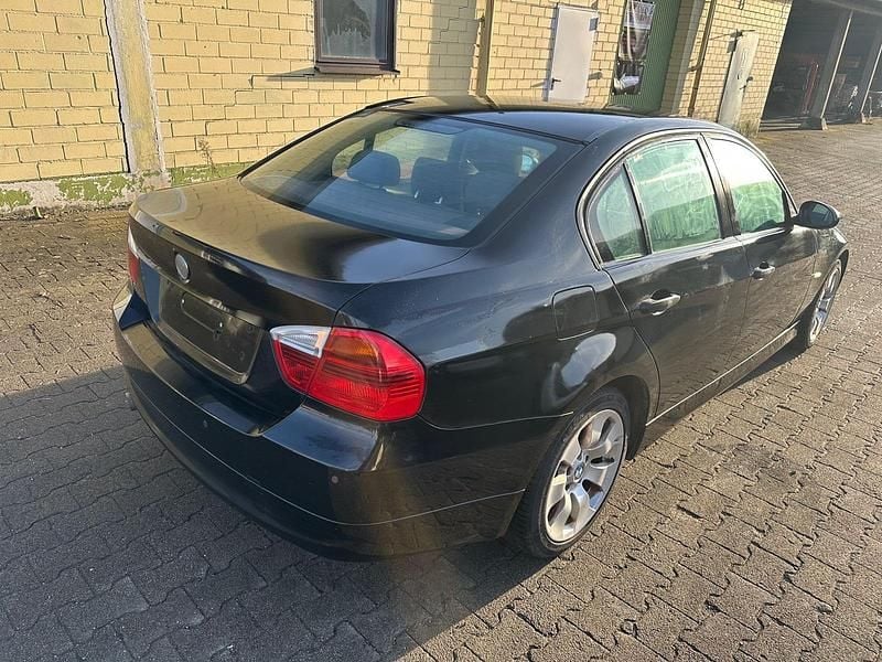 Gebraucht BMW 318 129 PS (94 kW) 2006 Limousine