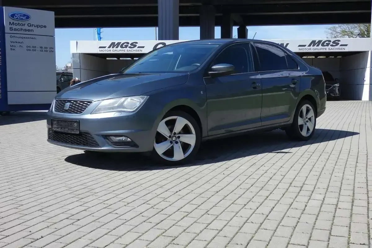 Gebraucht Seat Toledo Style 105 PS (77 kW) 2014 "rodium" grau Kleinwagen