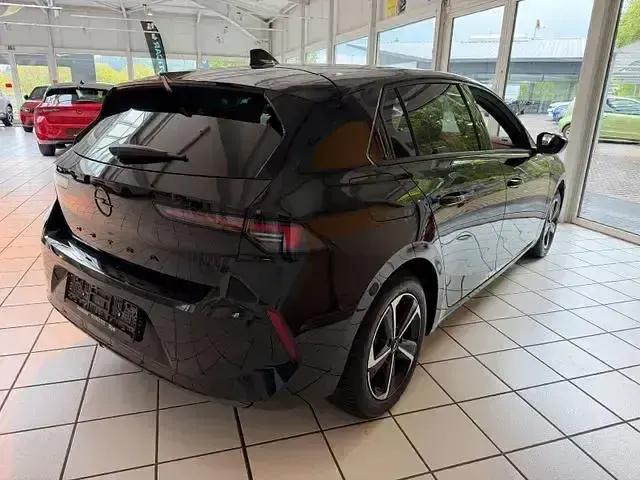 Gebraucht Opel Astra 131 PS (96 kW) 2024 Schwarz Kleinwagen