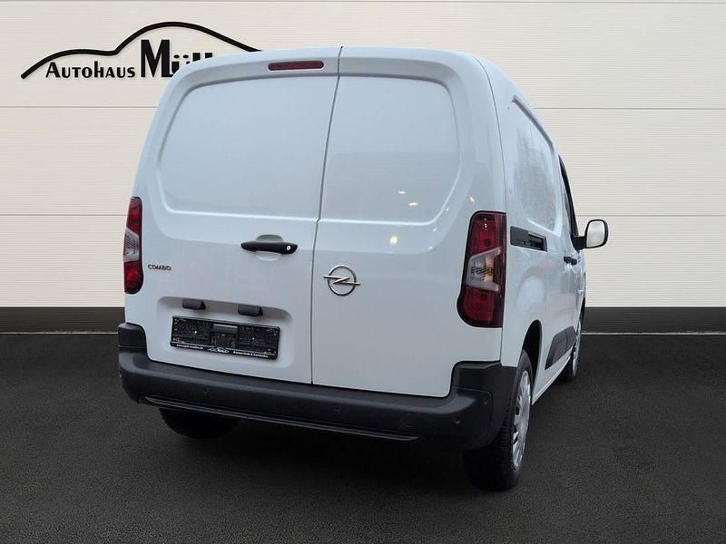 Gebraucht Opel Combo Edition 131 PS (96 kW) 2022 Weiß Limousine