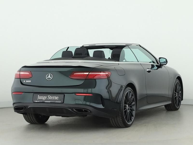 Gebraucht Mercedes E300 AMG 258 PS (189 kW) 2024 Metalliclack smaragdgrün Cabrio