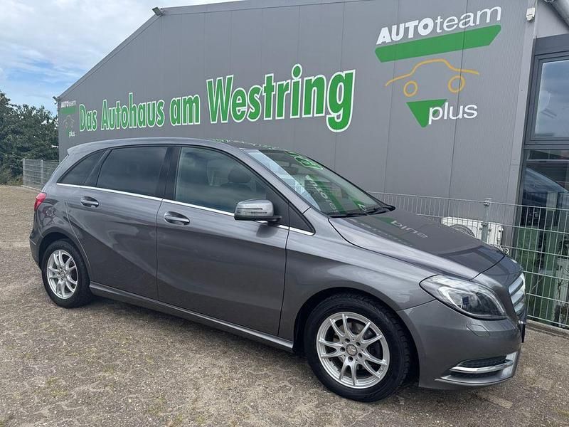 Grau Gebraucht 2014 Mercedes B180 Van / Kleinbus | 12.950 € (Etwas zu teuer) - Bild 1/4