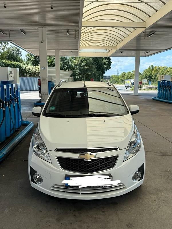Weiß Gebraucht 2011 Chevrolet Spark LS Kleinwagen | 3.399 € (Fairer Preis) - Bild 1/4