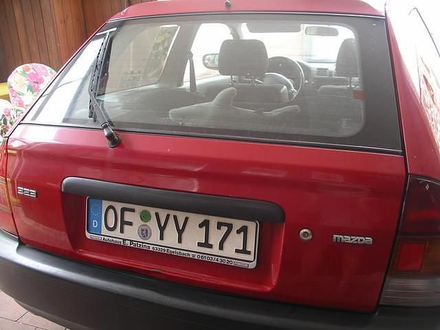 Gebraucht Mazda 323 73 PS (53 kW) 1997 Rot Limousine