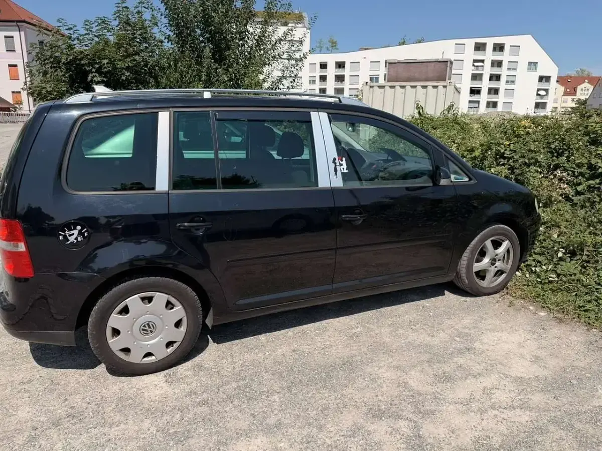Gebraucht VW Touran Trendline 140 PS (102 kW) 2006 Schwarz Van / Kleinbus