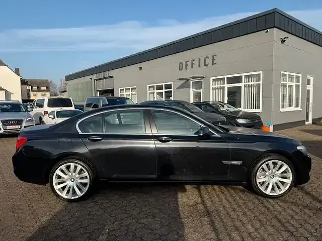 Gebraucht BMW 740 306 PS (225 kW) 2012 Schwarz Limousine