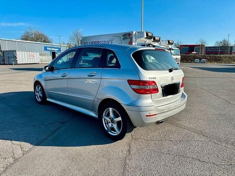 Gebraucht Mercedes B200 136 PS (100 kW) 2006 Silber Van / Kleinbus