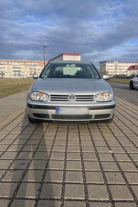 Gebraucht VW Golf IV 105 PS (77 kW) 2001 Silber Kleinwagen