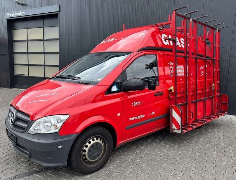 Rot Gebraucht 2011 Mercedes Vito Van / Kleinbus | 7.900 € (Fairer Preis) - Bild 1/4