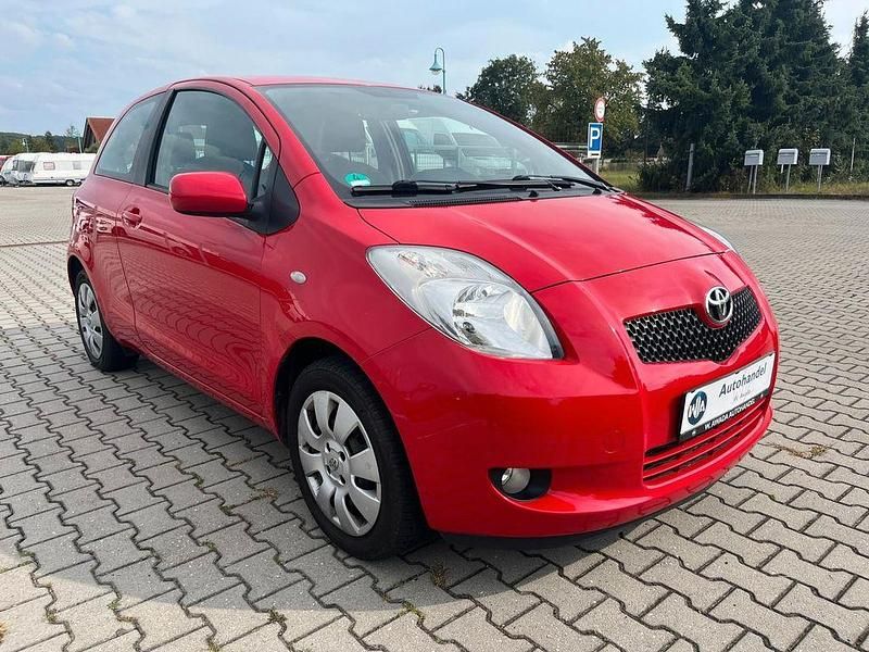 Rot Gebraucht 2007 Toyota Yaris Luna Kleinwagen | 2.700 € (Etwas zu teuer) - Bild 1/4