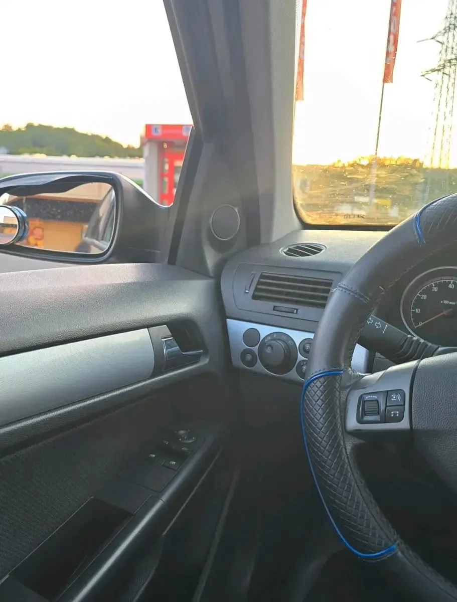 Gebraucht Opel Astra 105 PS (77 kW) 2007 Blau Kleinwagen