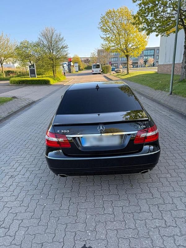 Second-hand Mercedes E300 231 CP (169 kW) 2012 Negru Berlinǎ