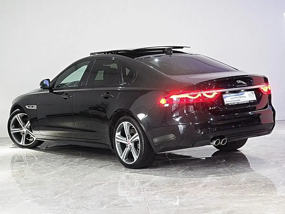 Gebraucht Jaguar XF R 179 PS (131 kW) 2018 Schwarz Limousine