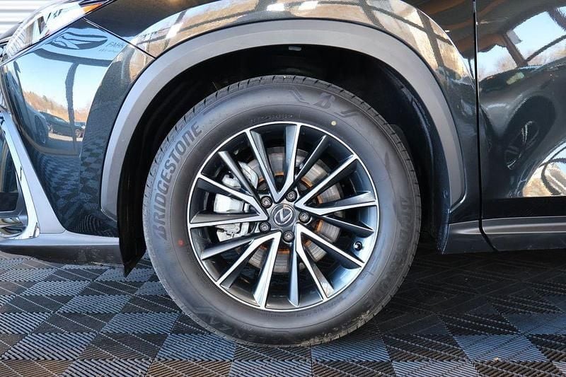 Gebraucht Lexus NX350h 190 PS (139 kW) 2024 Schwarz SUV