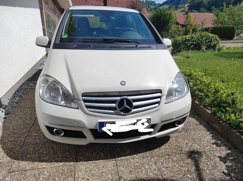 Weiß Gebraucht 2010 Mercedes A160 Van / Kleinbus | 2.000 € (Fairer Preis) - Bild 1/4
