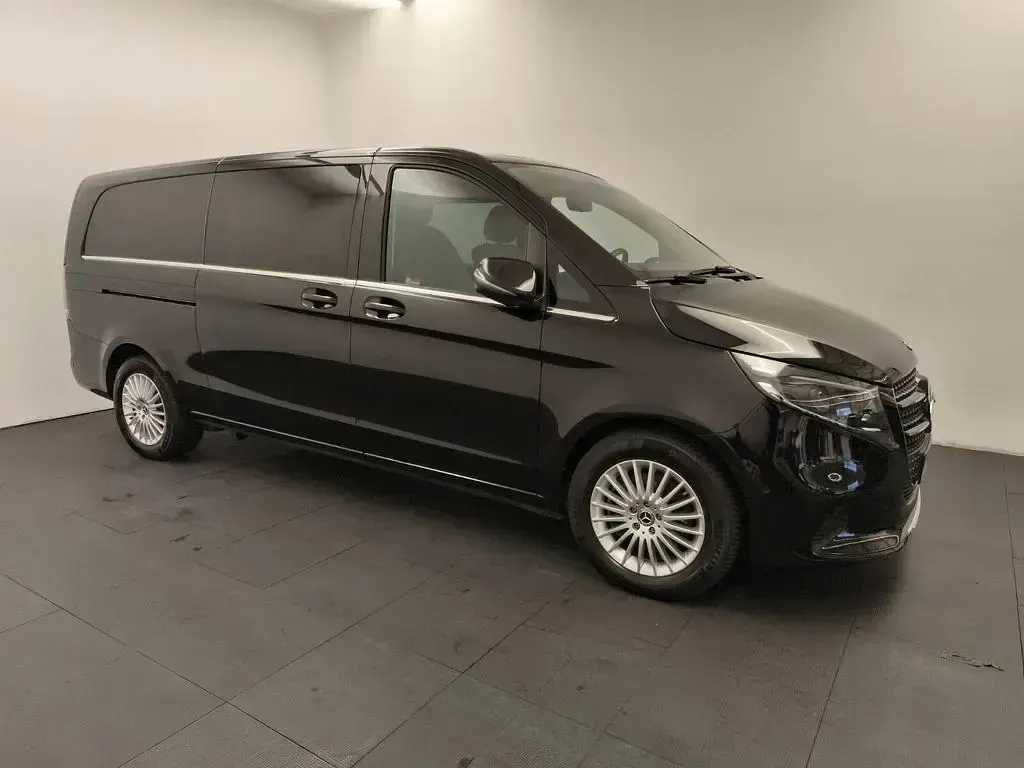 Gebraucht Mercedes V300 237 PS (174 kW) 2025 Obsidianschwarz metallic Van / Kleinbus