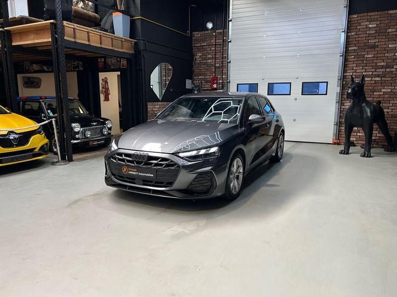 Grau Gebraucht 2025 Audi A3 Sportback e-tron S-Line Limousine | 28.500 € (Superpreis) - Bild 1/4