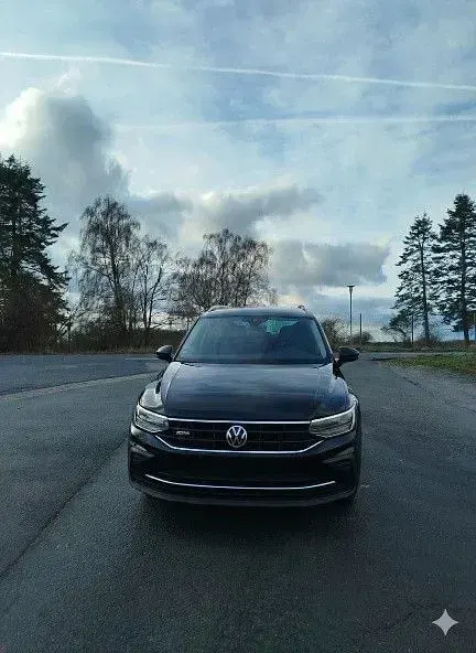 Gebraucht VW Tiguan Active 150 PS (110 kW) 2022 Schwarz SUV
