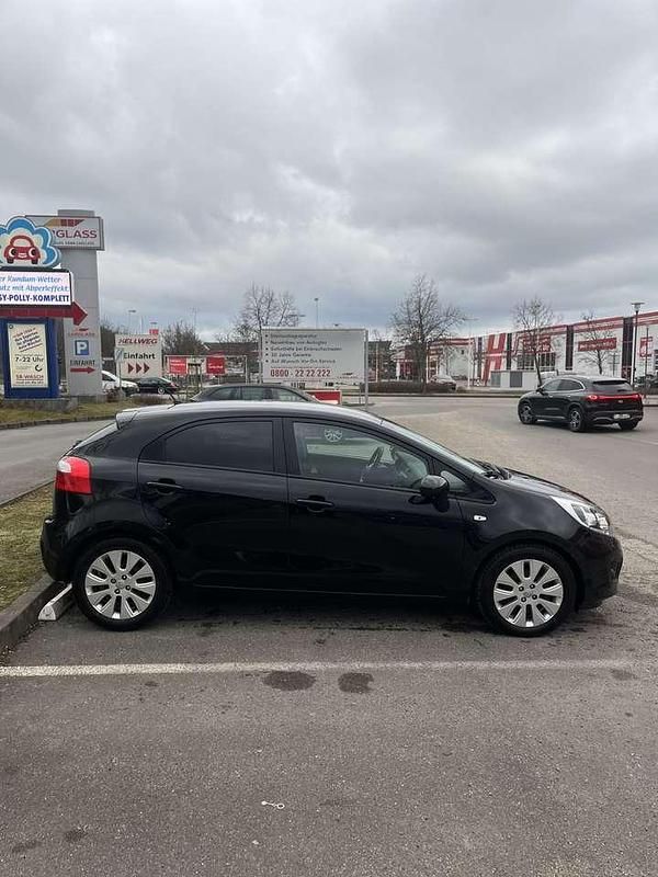 Gebraucht Kia Rio DREAM-TEAM Edition 75 PS (55 kW) 2014 Limousine