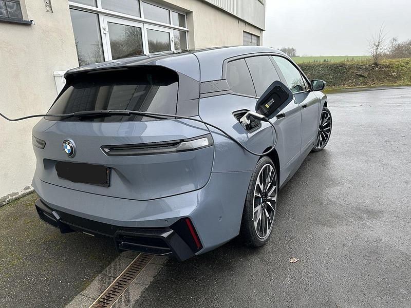 Gebraucht BMW iX 400 kW (544 PS) 2025 Grau SUV