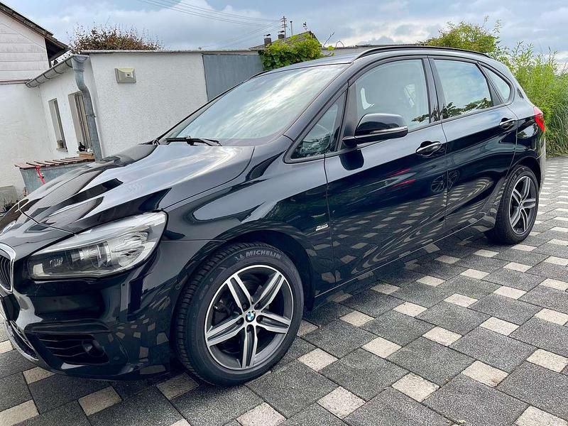 Schwarz Gebraucht 2016 BMW 218 Gran Tourer Sport Line Van / Kleinbus | 12.300 € (Fairer Preis) - Bild 1/4