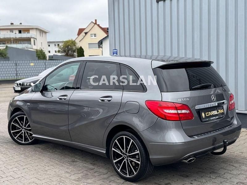 Gebraucht Mercedes B180 Night 109 PS (80 kW) 2012 Grau Van / Kleinbus