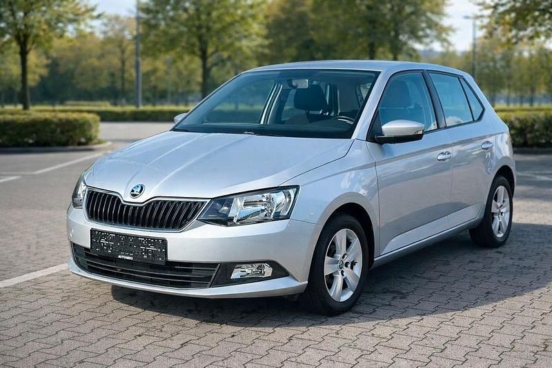Gebraucht Skoda Fabia Ambition 75 PS (55 kW) 2015 Silber Limousine