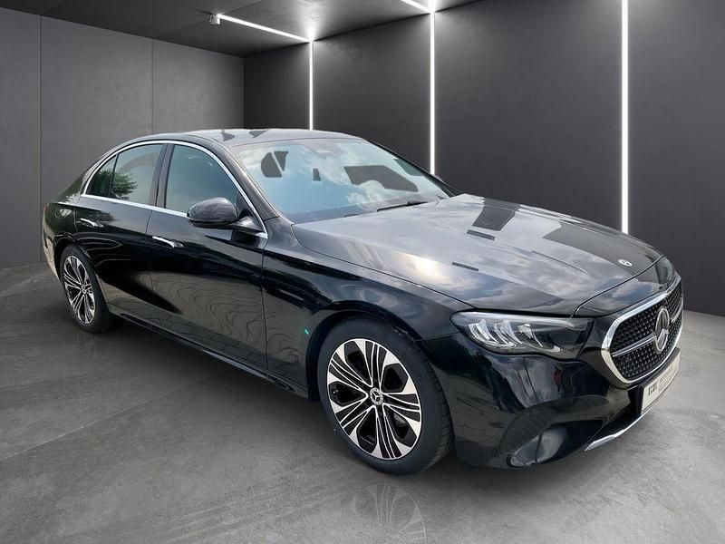 Gebraucht Mercedes E200 Avantgarde 204 PS (150 kW) 2024 Schwarz Limousine