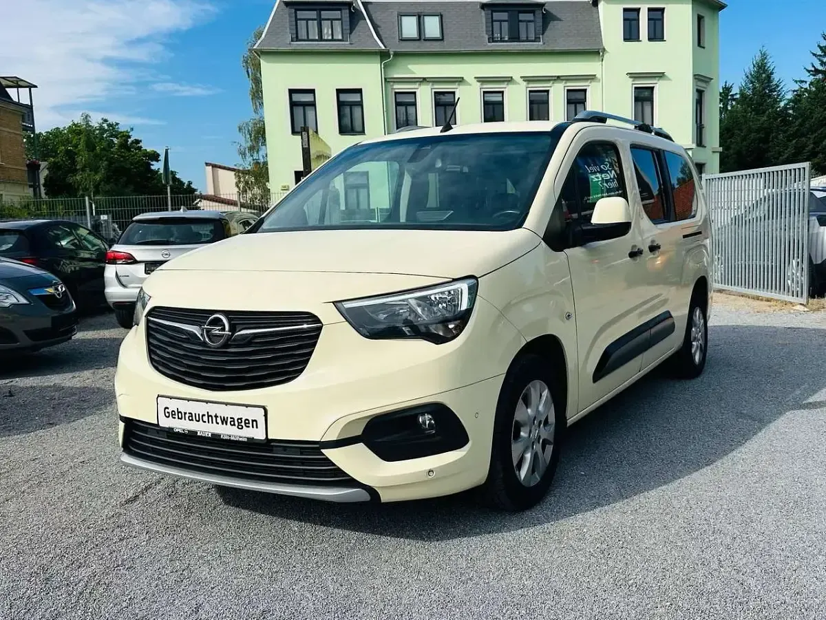 Gebraucht Opel Combo Innovation 131 PS (96 kW) 2020 Nacht schwarz/noir onyx Van / Kleinbus