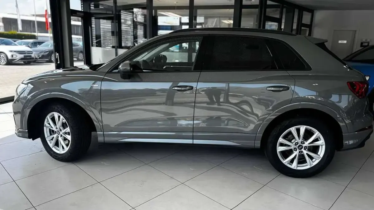 Gebraucht Audi Q3 S-Line 245 PS (180 kW) 2023 Chronos grau SUV