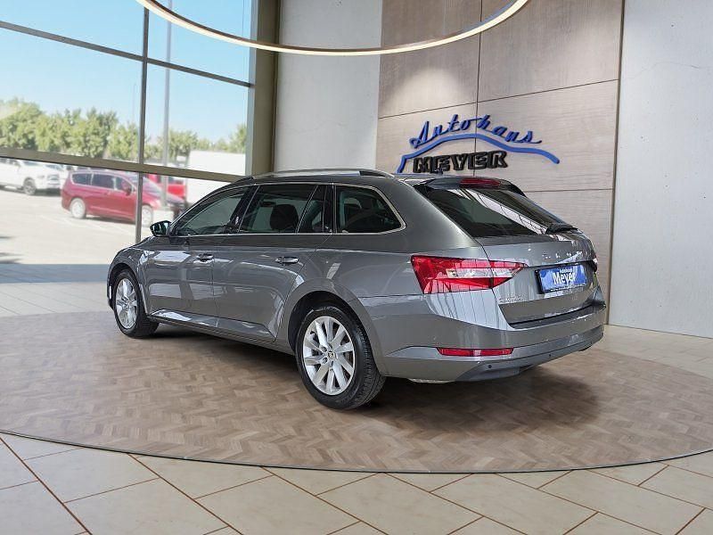 Gebraucht Skoda Superb 150 PS (110 kW) 2024 Graphite grau Kombi