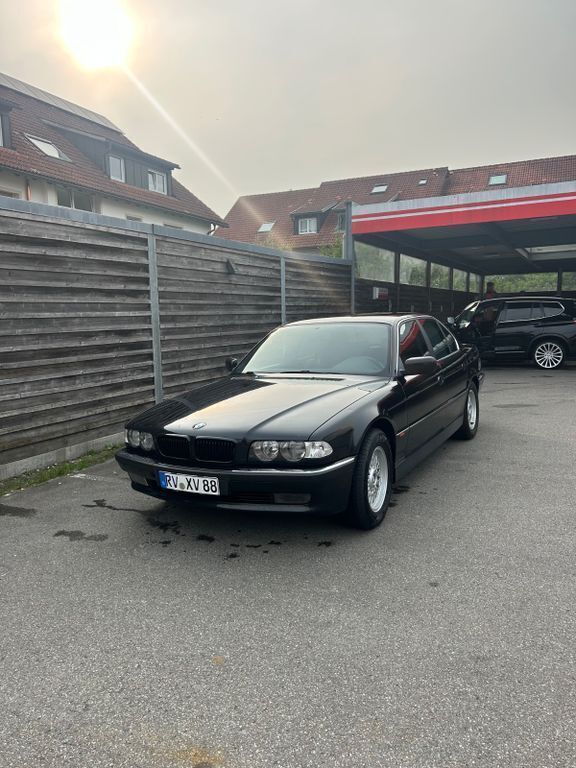 Schwarz Gebraucht 1998 BMW 735 Basis Limousine | 10.100 € (Fairer Preis) - Bild 1/4