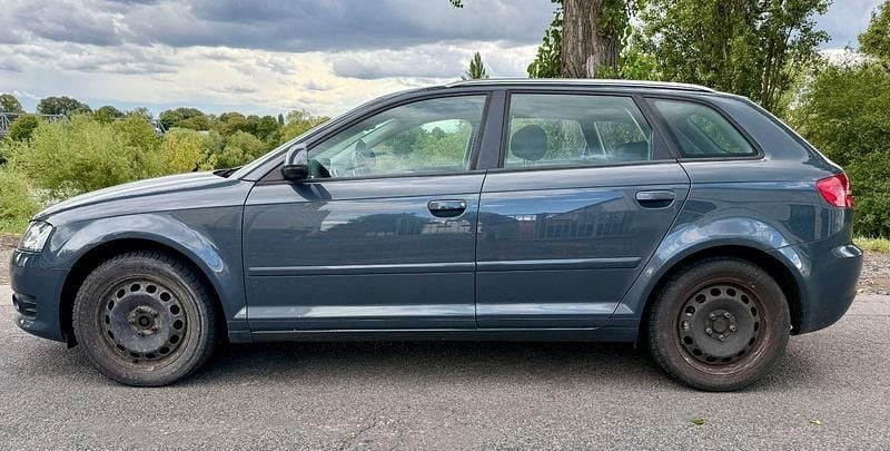 Gebraucht Audi A3 Ambiente 125 PS (91 kW) 2010 Blau Limousine