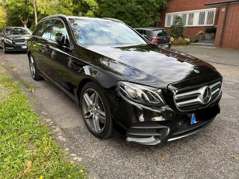 Schwarz Gebraucht 2017 Mercedes E400 Business Limousine | 27.580 € (Fairer Preis) - Bild 1/4
