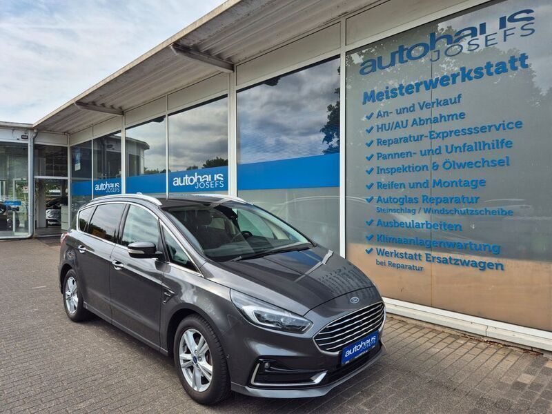 Grau Gebraucht 2020 Ford S-MAX Titanium Van / Kleinbus | 20.400 € (Etwas zu teuer) - Bild 1/4