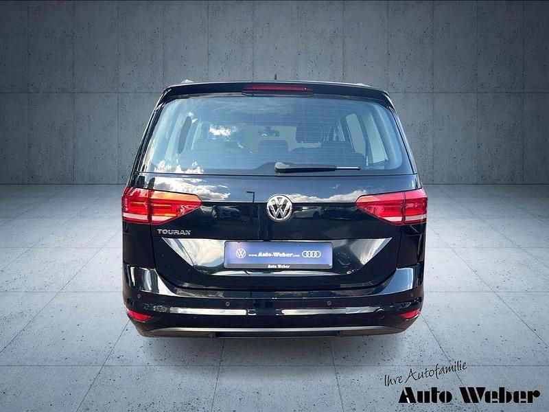 Gebraucht VW Touran Comfortline 116 PS (85 kW) 2018 Deep black perleffekt (metallic) Van / Kleinbus