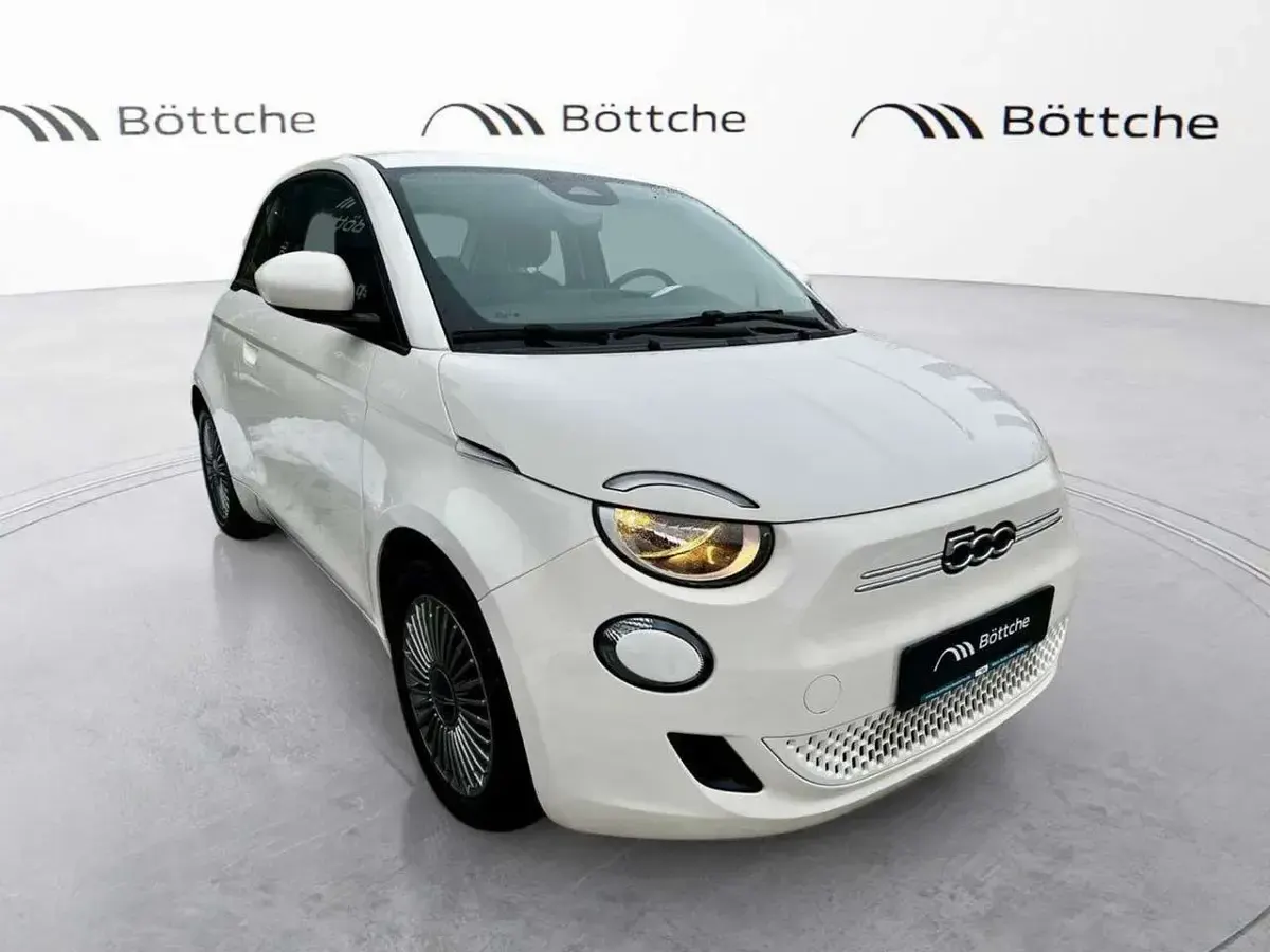 Gebraucht Fiat 500e 86 kW (118 PS) 2023 Colore esterno (arktis weiß) Kleinwagen