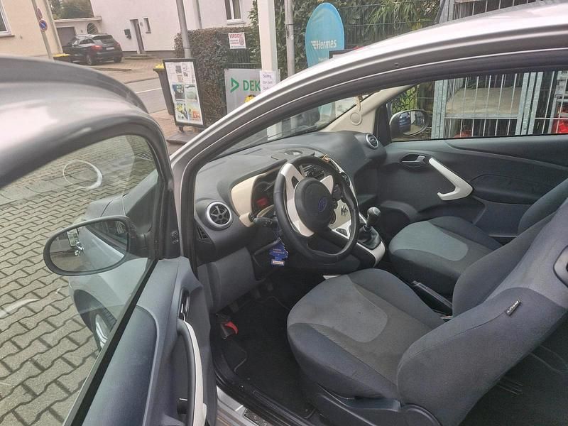 Gebraucht Ford Ka 69 PS (50 kW) 2010 Grau Kleinwagen