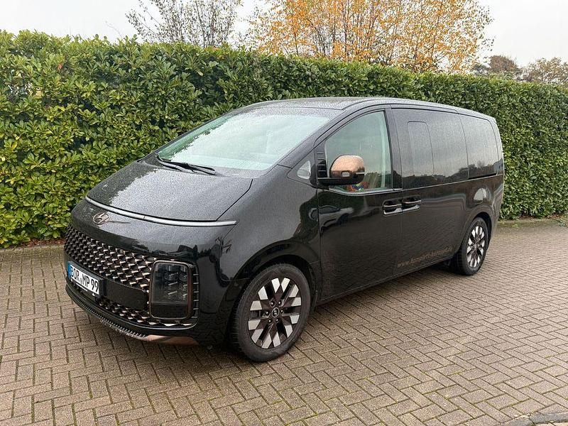 Schwarz Gebraucht 2022 Hyundai Staria Signature Van | 41.500 € (Fairer Preis) - Bild 1/4