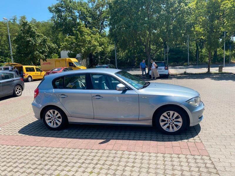 Silber Gebraucht 2010 BMW 118 Kleinwagen | 3.600 € (Guter Preis) - Bild 1/4