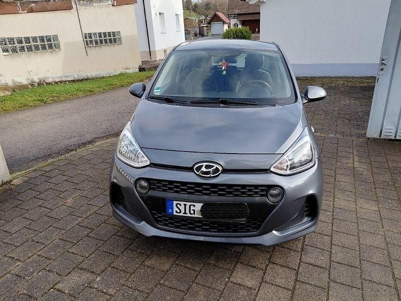 Grau Gebraucht 2017 Hyundai i10 Style Kleinwagen | 7.500 € (Fairer Preis) - Bild 1/4