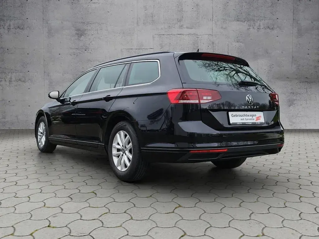 Gebraucht VW Passat Business 150 PS (110 kW) 2023 Deep black perleffekt Kombi