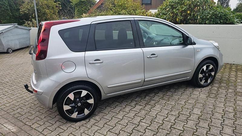 Silber Gebraucht 2013 Nissan Note Pure Van / Kleinbus | 3.950 € (Fairer Preis) - Bild 1/4