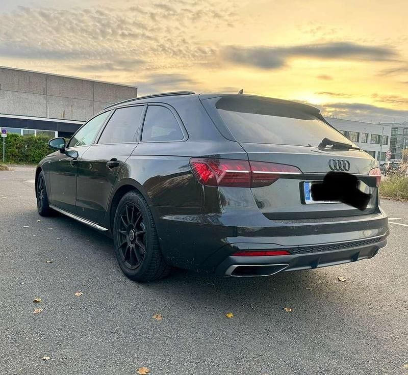 Second-hand Audi A4 S-Line 163 CP (119 kW) 2022 Negru Break
