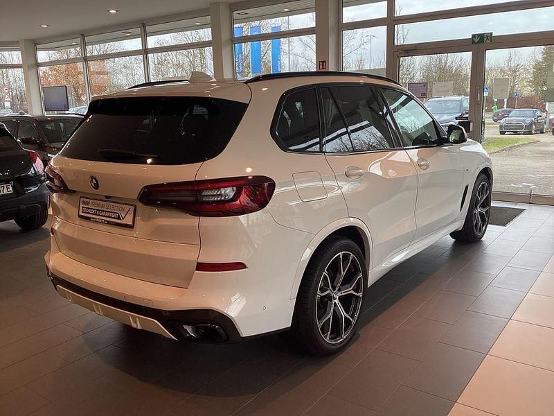 Gebraucht BMW X5 M Sport 286 PS (210 kW) 2022 Alpinweiß uni SUV