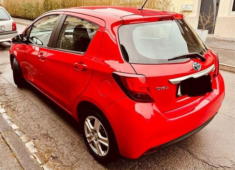 Gebraucht Toyota Yaris 101 PS (74 kW) 2014 Rot Kleinwagen
