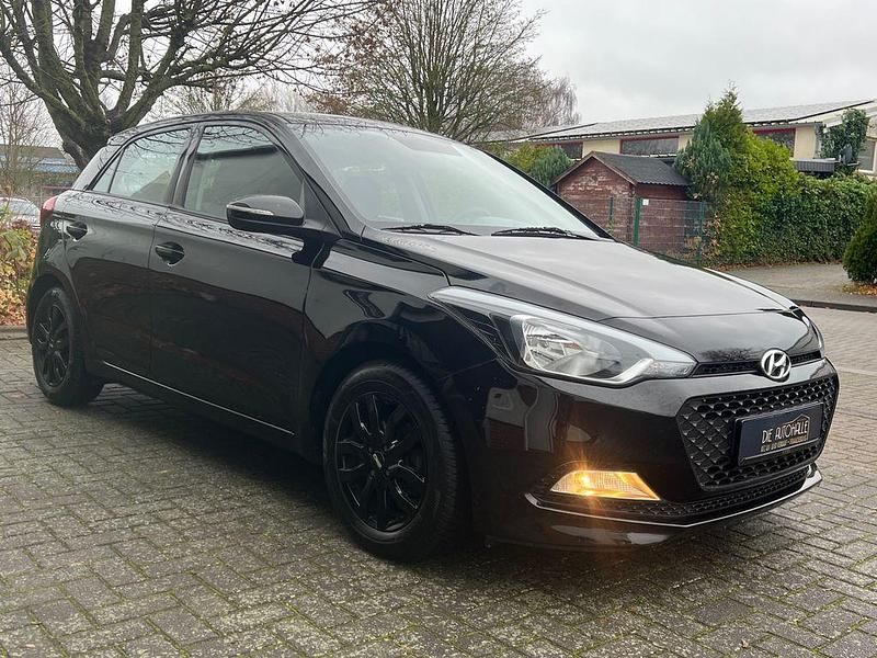 Gebraucht Hyundai i20 75 PS (55 kW) 2017 Schwarz Limousine