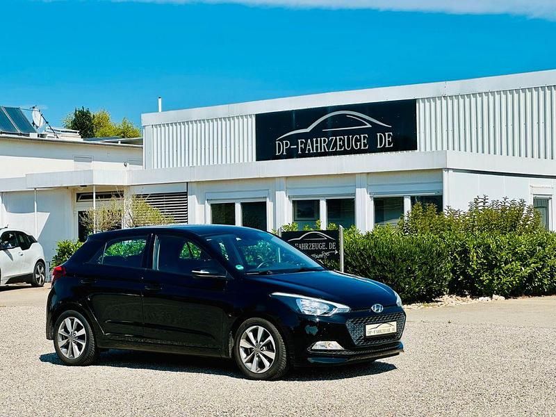 Phantom black. / mic Gebraucht 2016 Hyundai i20 Limousine | 8.490 € (Fairer Preis) - Bild 1/4