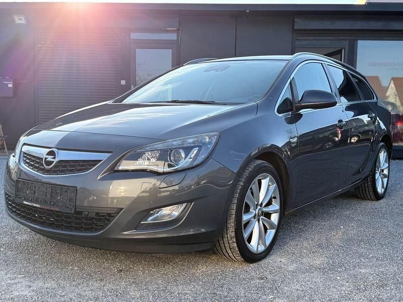 Gebraucht Opel Astra Innovation 140 PS (102 kW) 2011 Grau Kombi