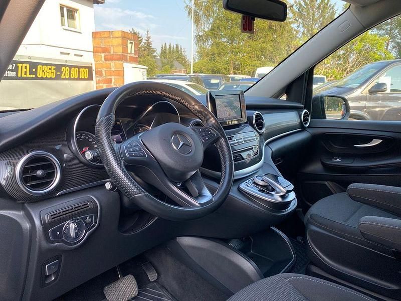 Gebraucht Mercedes V220 163 PS (119 kW) 2017 Indiumgrau metallic Van / Kleinbus